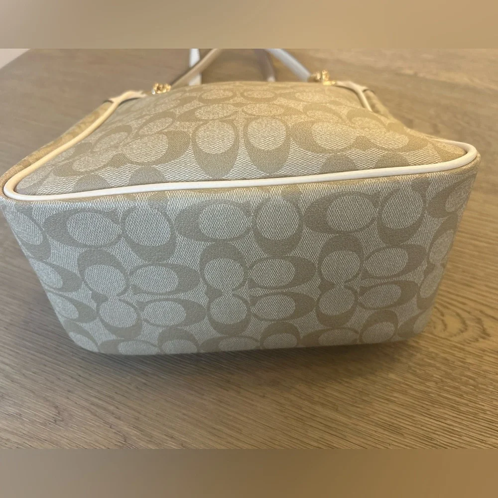 Coach Cammie Chain Bucket Bag in Light Khaki/Chalk - Picture 9 of 16